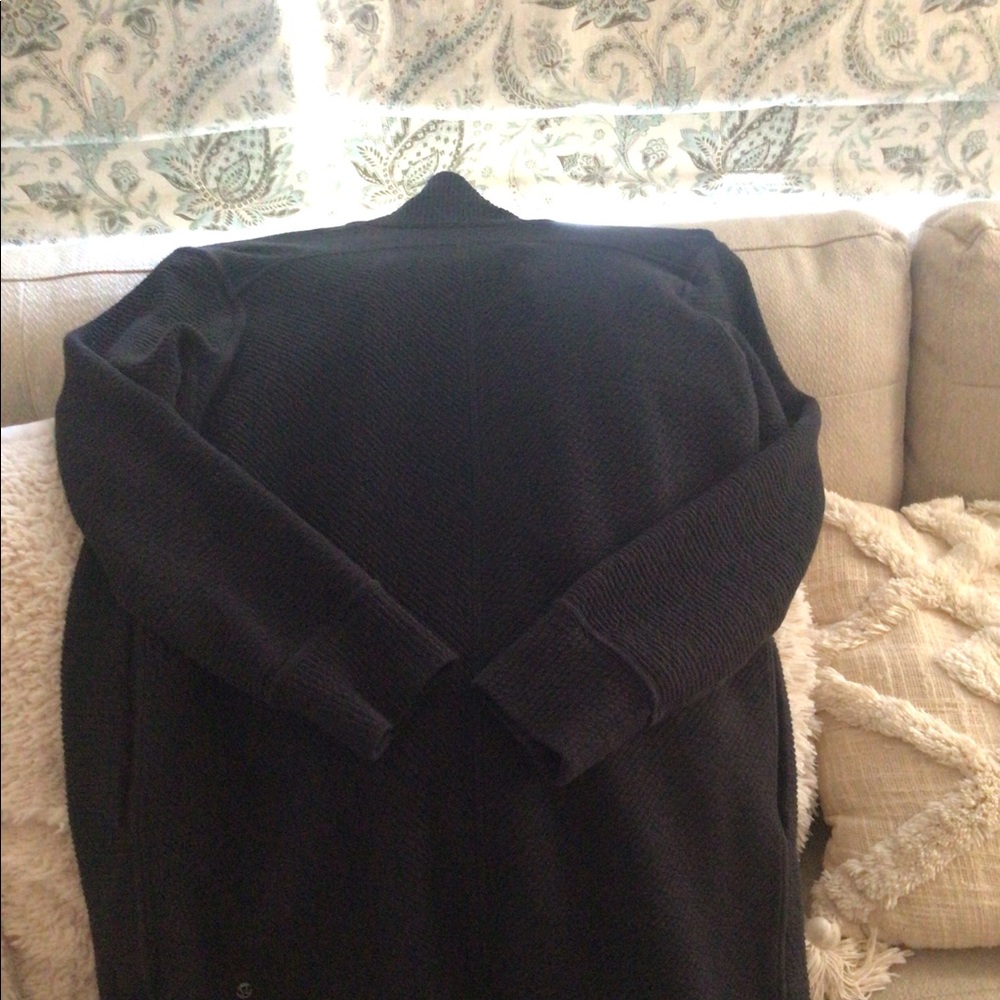 Beautiful lululemon jacket. - Picture 4 of 6